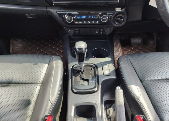 Used 12
                    TOYOTA
                     for Sale Image