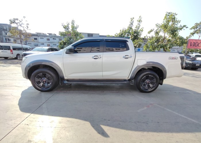 Used 1
                    ISUZU
                     for Sale Image