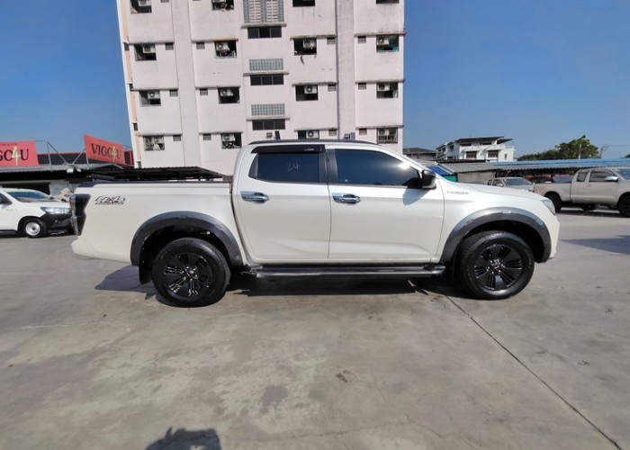 Used 1
                    ISUZU
                     for Sale Image