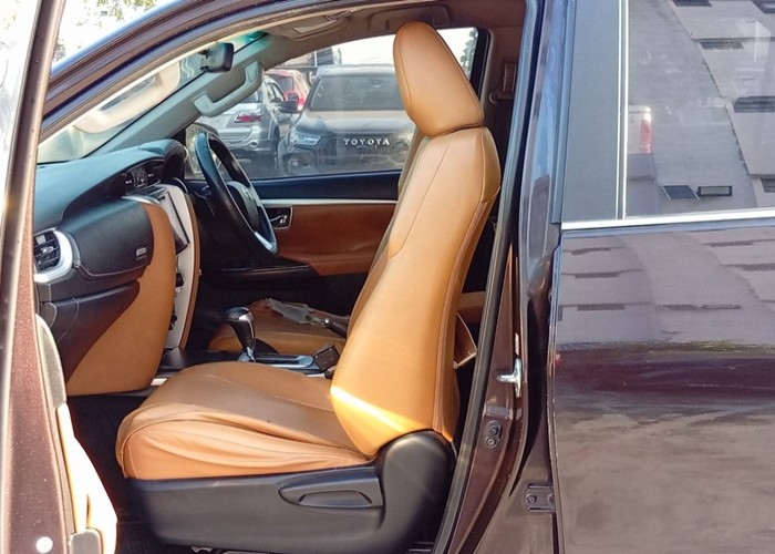 Used 12
                    TOYOTA
                     for Sale Image