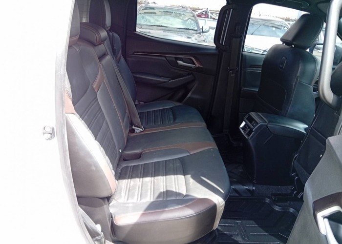 Used 8
                    ISUZU
                     for Sale Image