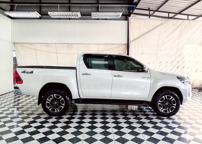 Used 12
                    TOYOTA
                     for Sale Image