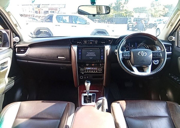 Used 5
                    TOYOTA
                     for Sale Image