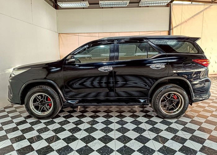 Used 5
                    TOYOTA
                     for Sale Image