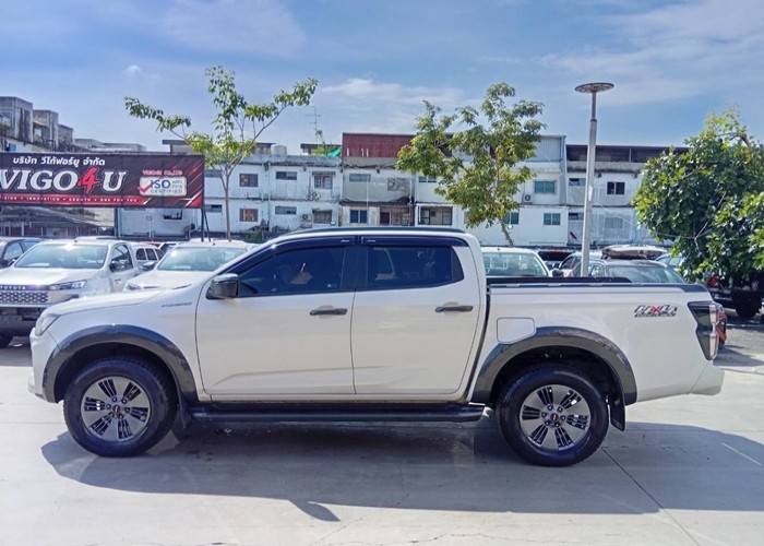 Used 10
                    ISUZU
                     for Sale Image
