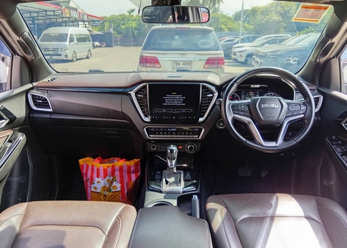 Used 10
                    ISUZU
                     for Sale Image