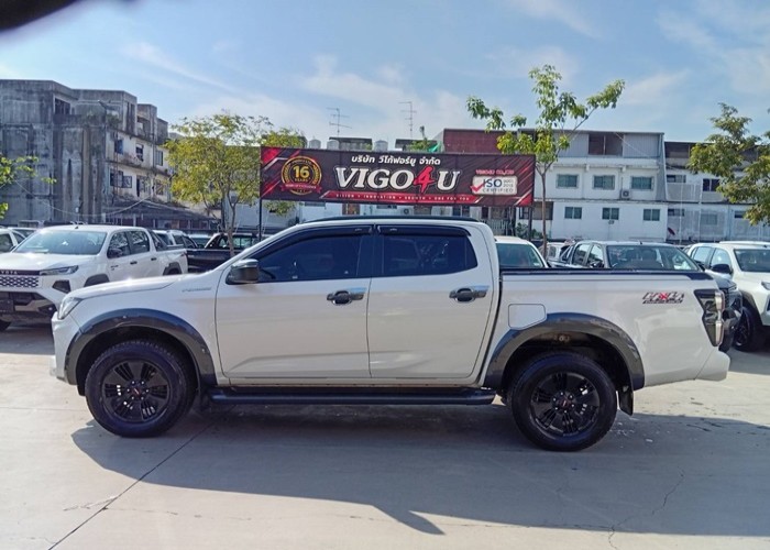 Used 10
                    ISUZU
                     for Sale Image