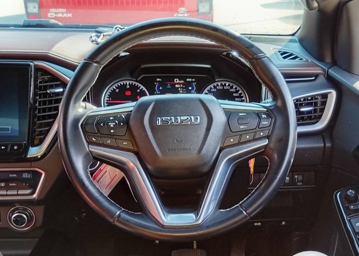 Used 10
                    ISUZU
                     for Sale Image