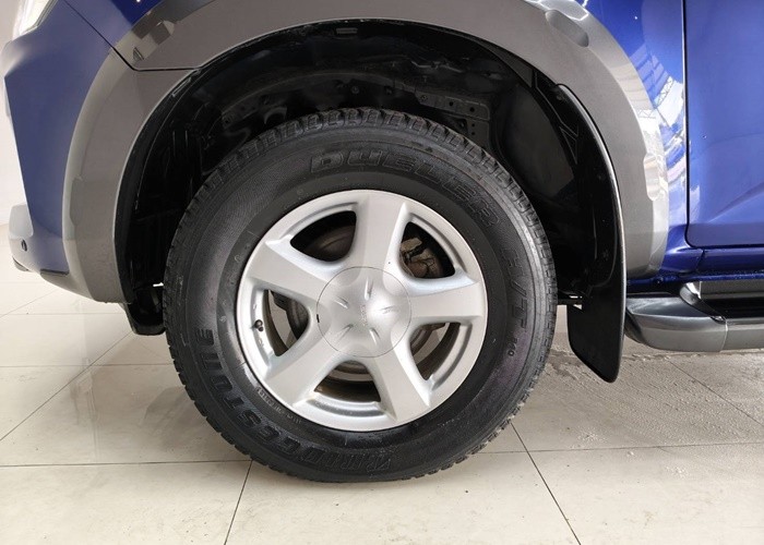 Used 1
                    ISUZU
                     for Sale Image