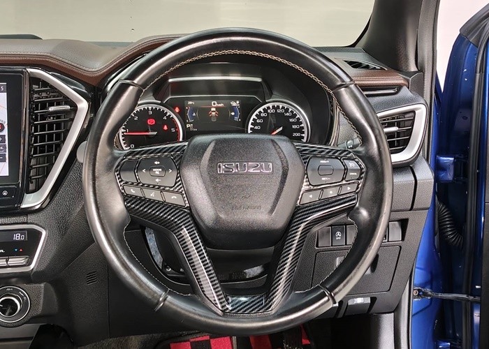Used 1
                    ISUZU
                     for Sale Image