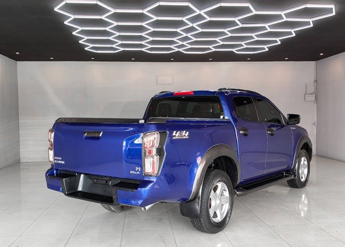 Used 1
                    ISUZU
                     for Sale Image