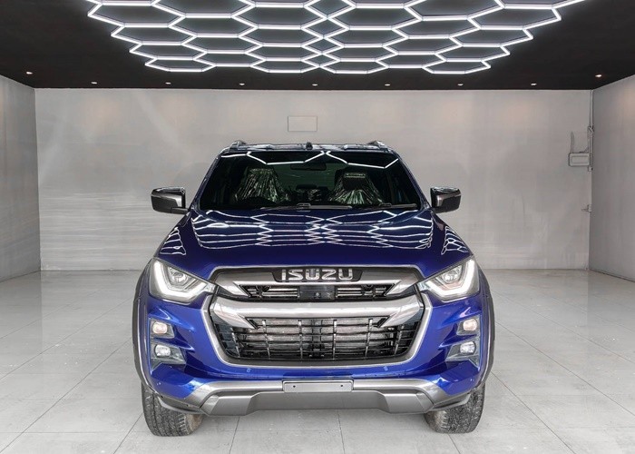 Used 1
                    ISUZU
                     for Sale Image