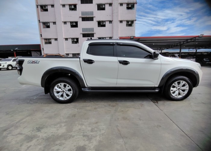 Used 5
                    ISUZU
                     for Sale Image
